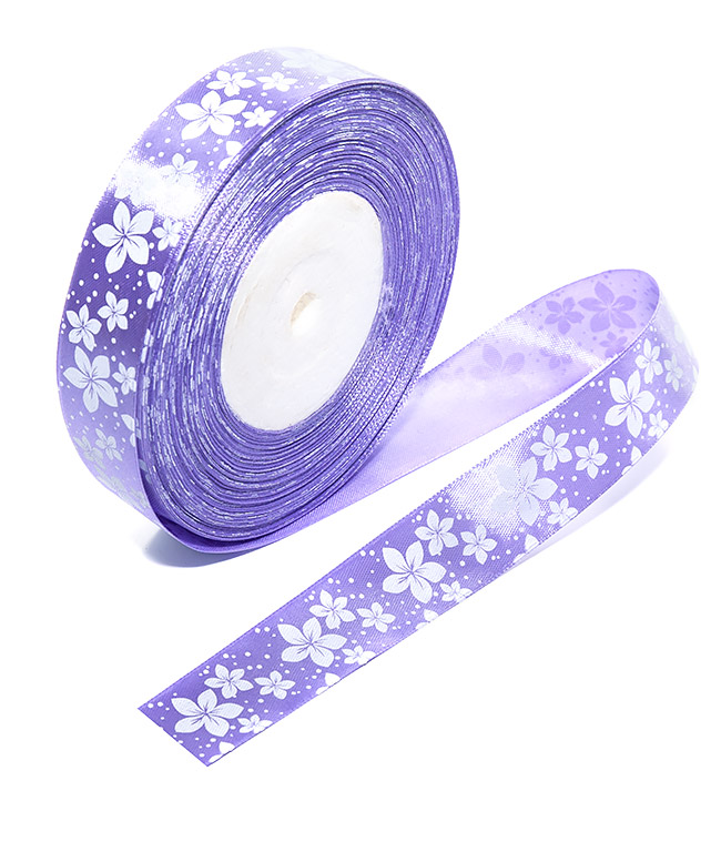 Изображение Лента атласная фиолетовая с белыми цветами 25мм