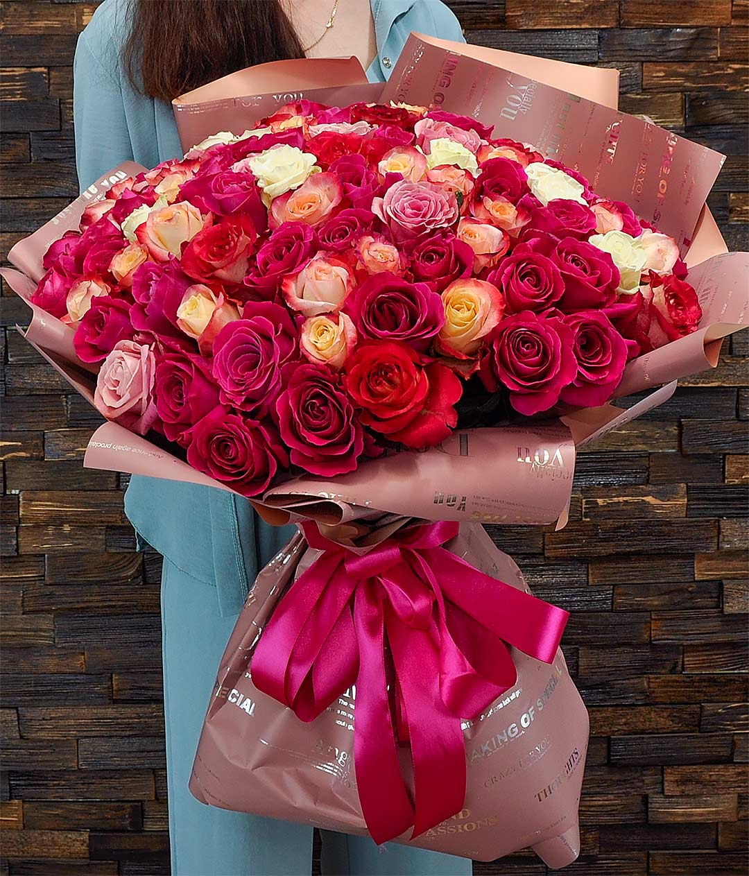 Изображение Букет троянд 101 шт червоно-рожева імпорт