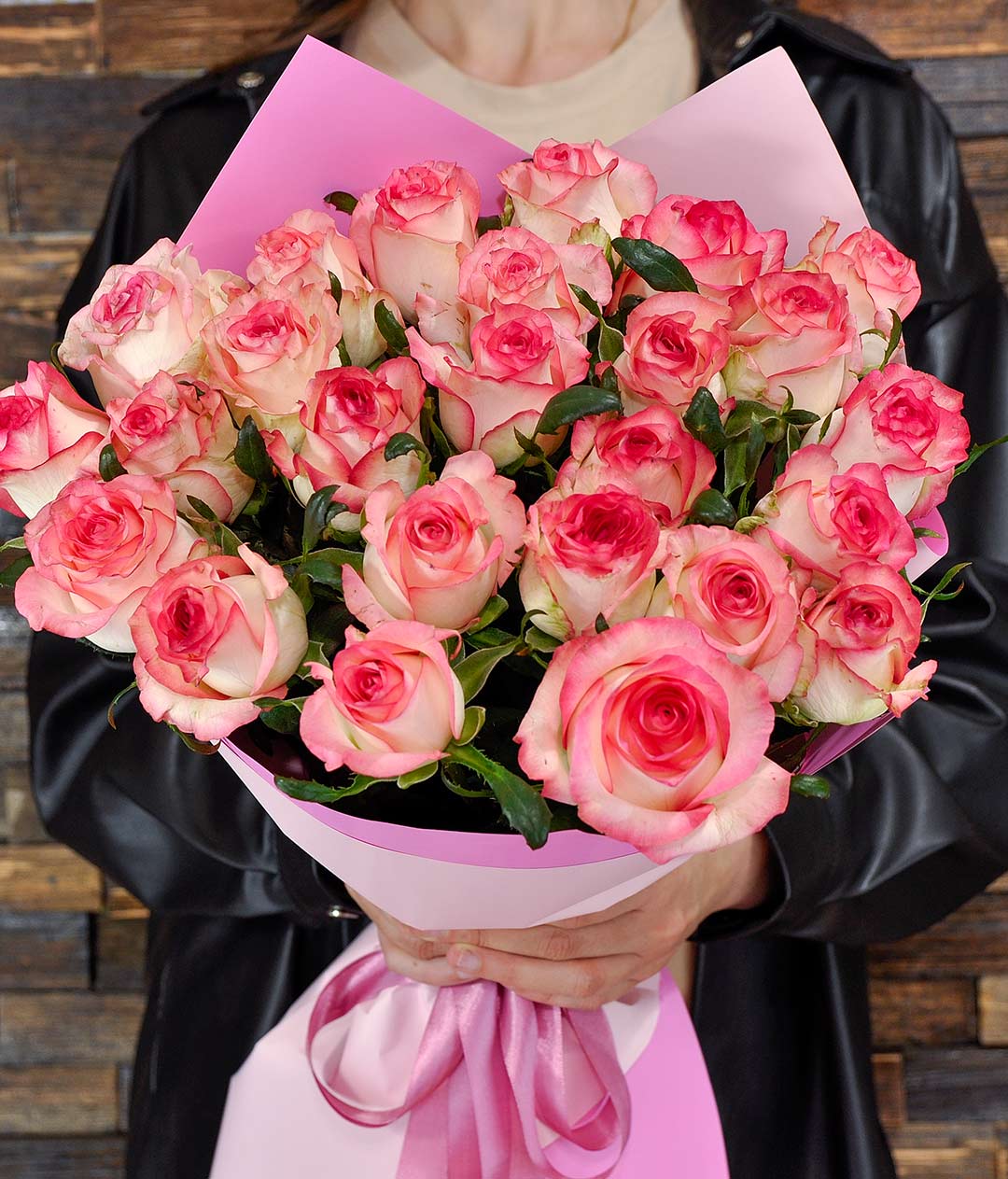 Изображение Букет троянд 25 шт. біло-рожева місцева