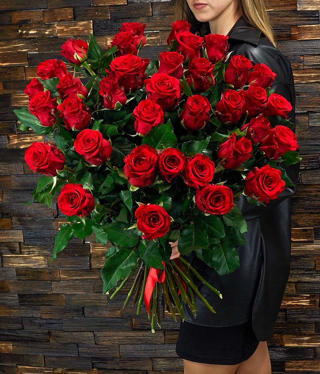 Изображение Букет троянд 31шт червона місцева