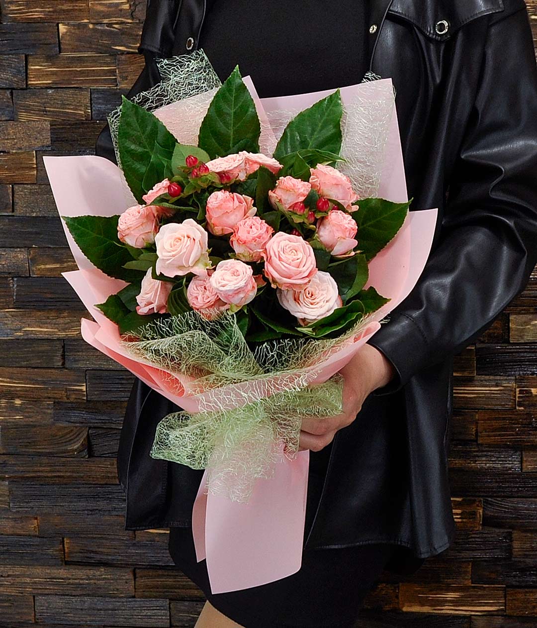 Изображение Букет троянд 9 шт. рожева дрібноквітка імпорт