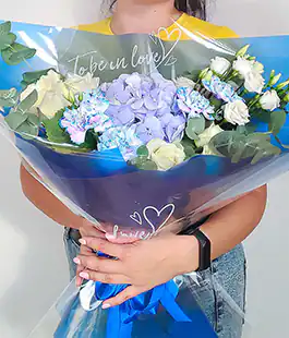 Плёнка в листах для цветов прозрачная с надписью &laquo;Be in love&raquo; белая 20 шт.